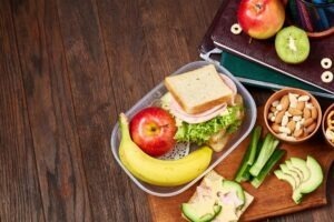 Brotbox mit gesunden Lebensmitteln